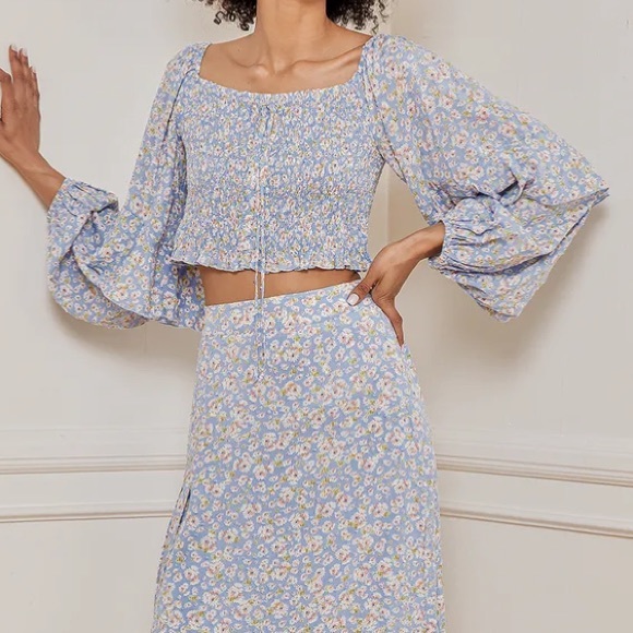 Lulus Naturally Beautiful Light Blue Floral Print Smocked Crop Top Size S - Picture 3 of 7